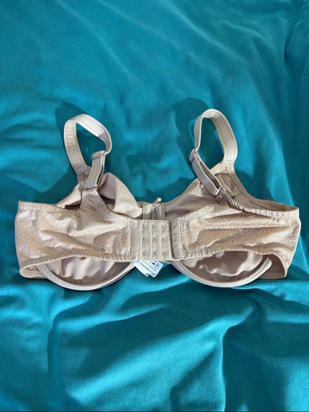 Chantelle C Magnifique Minimizer Seamless Soft Cup Bra - Picture 10 of 10